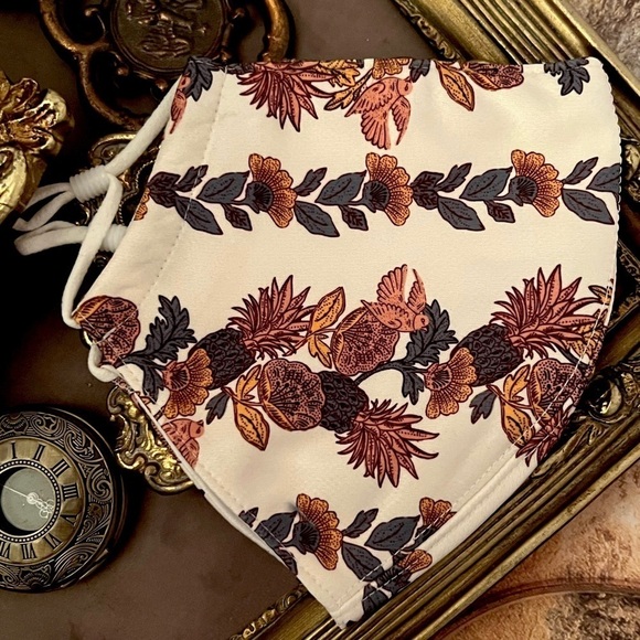 TORY BURCH • Fall Face Mask Covering - Picture 4 of 4